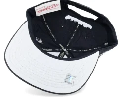 Clearance Mitchell & Ness Brooklyn Nets Nylon Szn Deadstock Snapback - Black