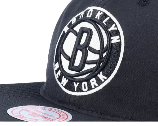 Clearance Mitchell & Ness Brooklyn Nets Nylon Szn Deadstock Snapback - Black