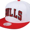 Snapback-Mitchell & Ness Chicago Bulls Core Basics White/red Snapback -