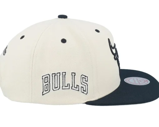 Best Mitchell & Ness Chicago Bulls Evergreen Cream Black Cap Off White/Black Snapback -