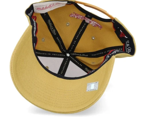 Adjustable-Mitchell & Ness Chicago Bulls Hatstore Exclusive x Champion Logo Beige Adjustable -