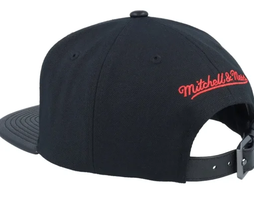 Snapback-Mitchell & Ness Chicago Bulls Hwc /Pu Leather Strapback - Black
