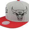 Best Mitchell & Ness Chicago Bulls Knock Out Panel Grey/Red Snapback -