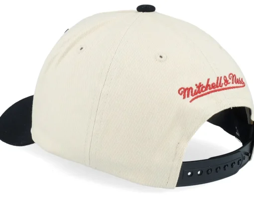 Adjustable-Mitchell & Ness Chicago Bulls Pinch Pro Crown Off White/Black A-frame Adjustable -