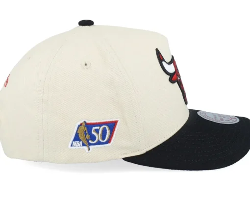 Adjustable-Mitchell & Ness Chicago Bulls Pinch Pro Crown Off White/Black A-frame Adjustable -