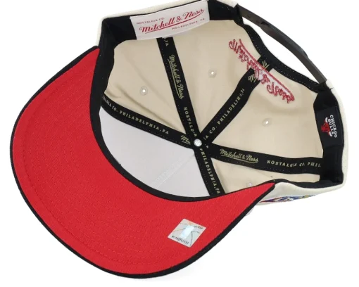 Adjustable-Mitchell & Ness Chicago Bulls Pinch Pro Crown Off White/Black A-frame Adjustable -