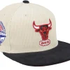 Fitted-Mitchell & Ness Chicago Bulls Team Cord Off White/Black Fitted - Beige