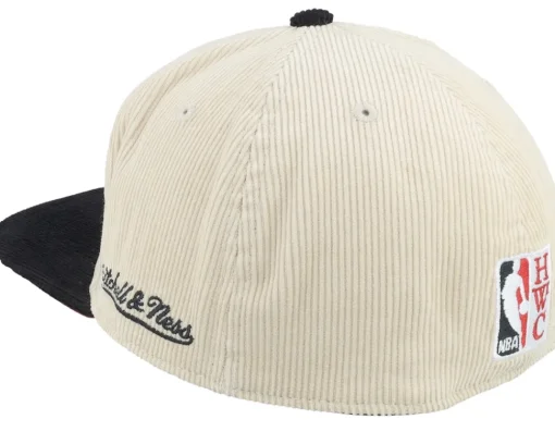 Fitted-Mitchell & Ness Chicago Bulls Team Cord Off White/Black Fitted - Beige