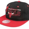 Snapback-Mitchell & Ness Chicago Bulls Varsity Letter /Red Snapback - Black