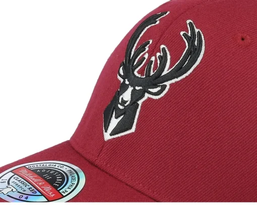 Adjustable-Mitchell & Ness Milwaukee Bucks Classic Burgundy Adjustable - Red