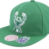 Snapback-Mitchell & Ness Milwaukee Bucks Dead Remix Deadstock Snapback - Green